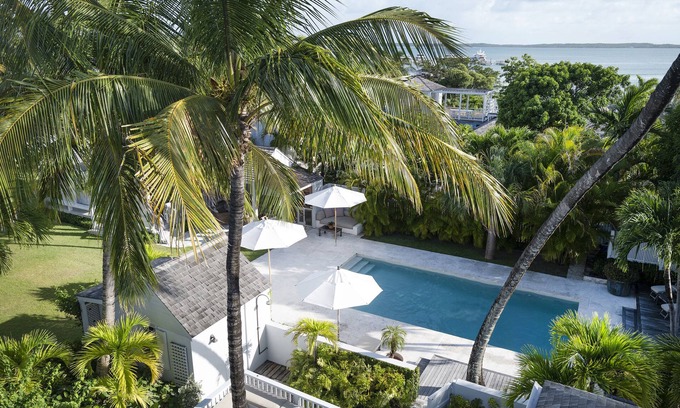 Dunmore Town Cottage | Charming Cottage in Harbour Island, minutes walk to Pink Sands beach