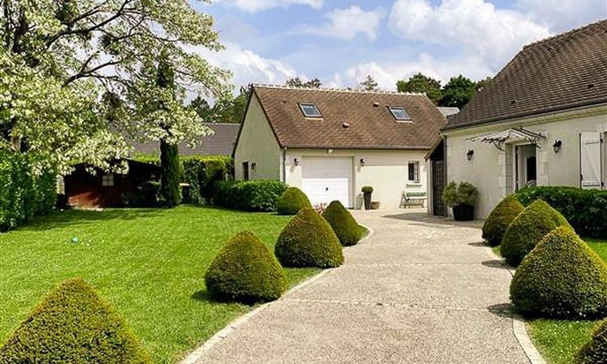 Chailles Cottage | Charming cottage in Chailles near Blois with garden and WIFI