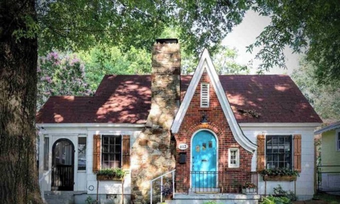 Lenox House | Charming cottage in desirable Cooper-Young neighborhood!