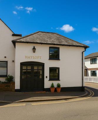 Christchurch House | Charming Cottage in heart of town