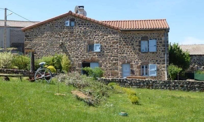 Ouides Cottage | Charming Cottage in Ouides: Fireplace, Garden, Hiking Nearby