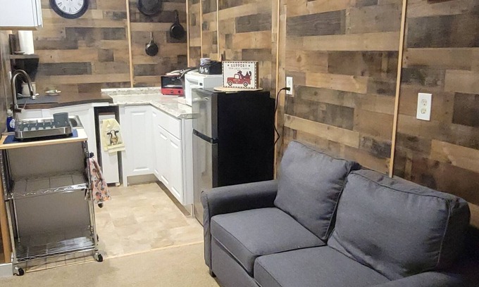 Cottonwood Cottage | Charming cottage in serene Cottonwood with AC, WiFi.