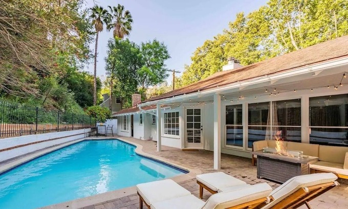 Sherman Oaks Cottage | Charming Cottage in the Hills of LA - Close to Restaurants, Shops, Entertainment