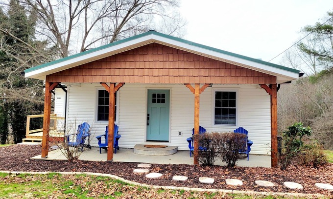 Blue Ridge Cottage | CHARMING COTTAGE LESS THAN 5 MILES TO DOWNTOWN BLUE RIDGE