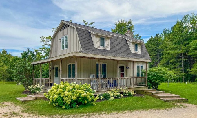 Ellison Bay House | Charming Cottage Less Than 3 Mi to Sister Bay Beach!