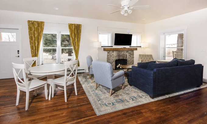 Hillside Cottage | Charming Cottage-Mountain & Valley Views-Dark Sky