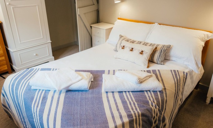Higher Bockhampton Cottage | Charming Cottage next to Ancient Forest