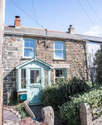 Illogan House | Charming Cottage near Beach!