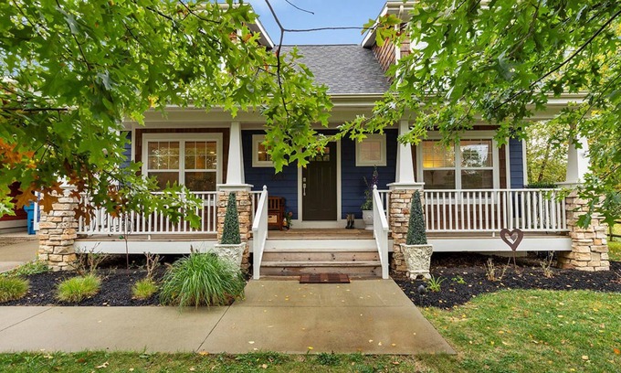 Douglas Cottage | Charming Cottage near Douglas Beach!