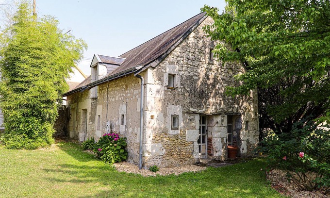 Mayet Cottage | Charming Cottage Near Le Mans: Private Estate, Zoo, Castles, Vineyards, Sleeps 4
