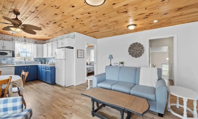 Darnley House | Charming cottage on quiet lane with private shoreline and views of Malpeque Bay