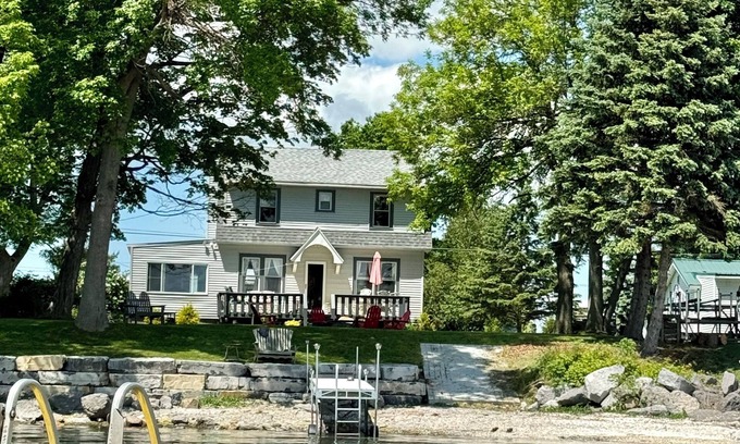 Chaumont House | Charming cottage on Chaumont Bay, pet friendly, kayaks, dock, ICE FISHING