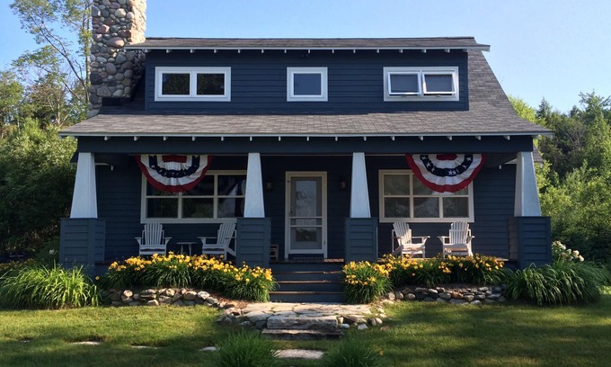 Bellaire Cottage | Charming Cottage on Lake Bellaire