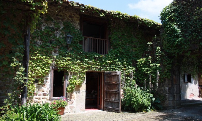Treceno Cottage | Charming cottage on Palacio de Hualle estate, minutes to beaches, near Comillas