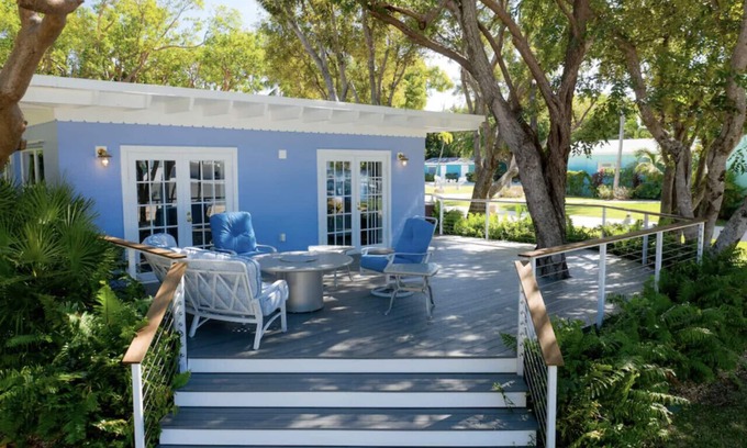 Islamorada Cottage | Charming cottage on the Florida Bay in the heart of Islamorada with pool, dockage, beach + more