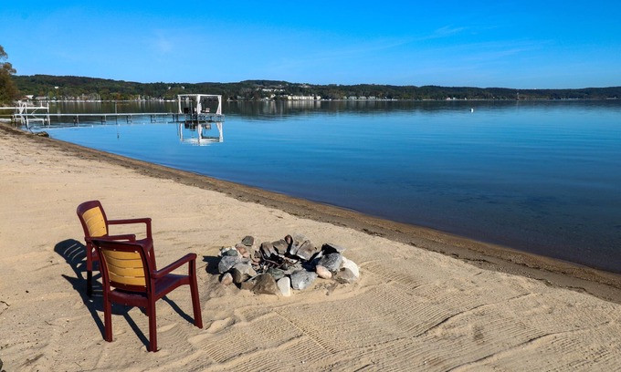 Suttons Bay House | Charming Cottage on Suttons Bay - Pet Friendly