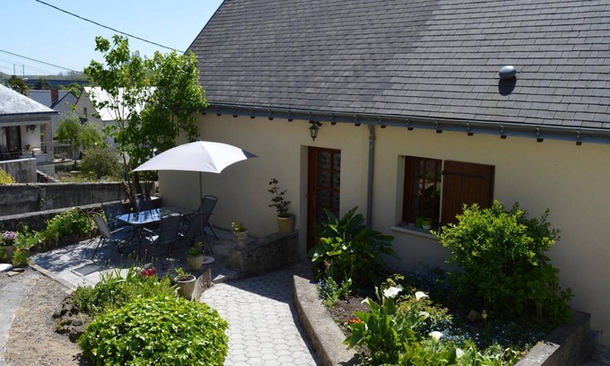 Vouvray Cottage | Charming Cottage on Vineyard with Modern Amenities & Wine Tasting Near Loire Castles