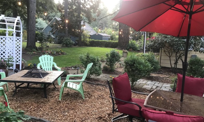 Pleasant Valley House | Charming Cottage - park like setting