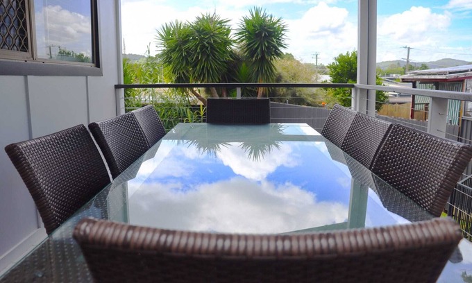 Nambour House | Charming Cottage Pet Friendly - Steps to Town