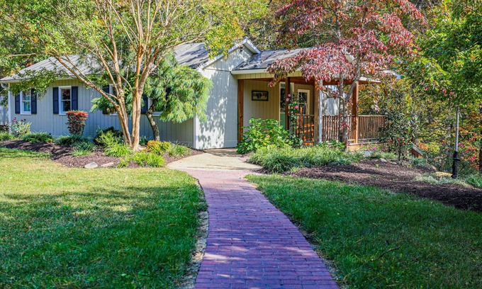 Grottoes Cottage | Charming cottage retreat by Shenandoah National Park and Madison Run Trailhead