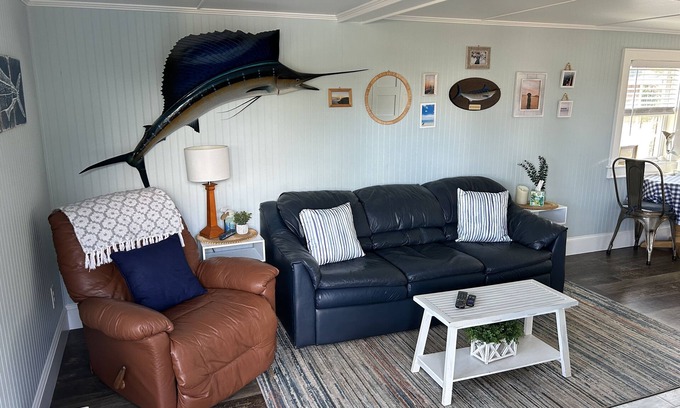 Frisco House | Charming Cottage Retreat in Frisco
