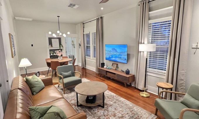 Seguin House | Charming cottage-style home with a prime location to downtown and pickleball.