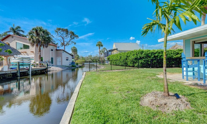 Bonita Shores Cottage | Charming cottage with views of the Imperial River