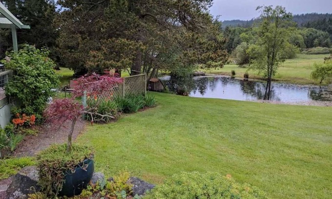 Friday Harbor Cottage | Charming Cottage Overlooking Beautiful Pond