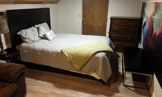 Goodlettsville Cottage | Charming cottage with AC and WiFi in welcoming Goodlettsville