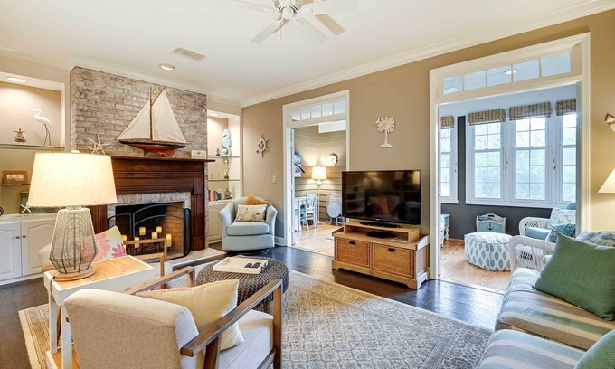 Murrells Inlet Cottage | Charming Cottage Near Golf Courses & Marsh Walk!