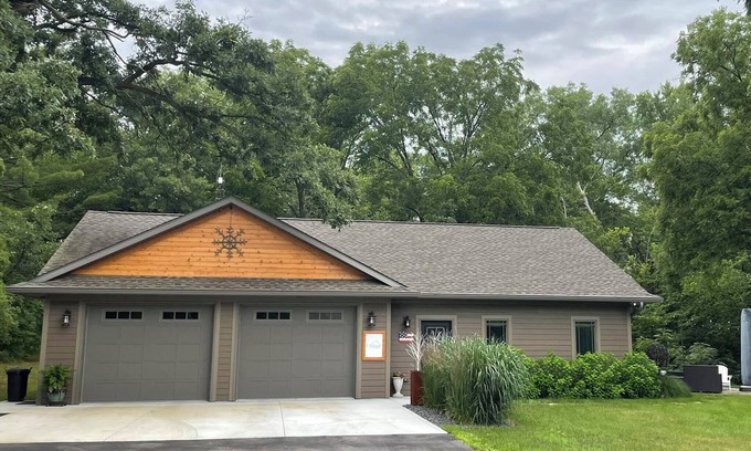 Austinville Cottage | Charming Cottage on the Edge – Peaceful Retreat Near Steamboat Rock