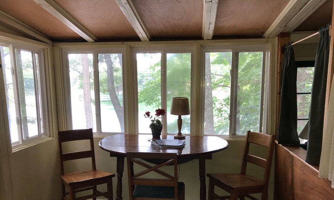 Mayfield Cabin | Charming Cottage on beautiful Lake Arbutus now with air conditioning!