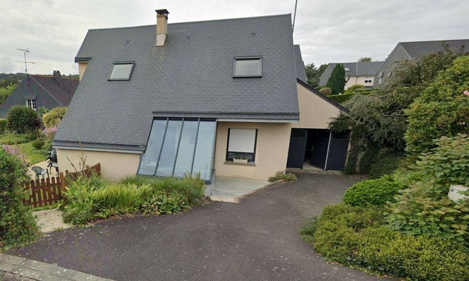 Le Neufbourg Cottage | Charming Cottage with Bucolic Garden, Near Waterfalls & Greenway, Fully Equipped with Bikes