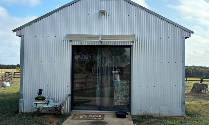 Fayetteville Cottage | Charming cottage with WiFi and AC in tranquil Roundtop area.