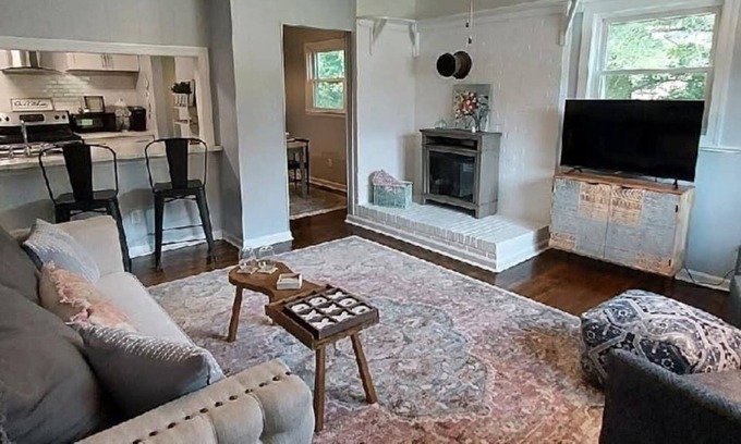 Westgate House | Charming Cottage - Whole House, 3 Bed, 1 Bath