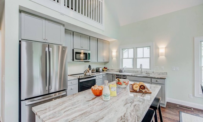 Warm Springs House | Charming cottage with Mountain views and access to the Old Dairy Complex