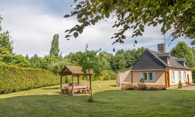 Martincourt Cottage | Charming Cottage with Garden, Fireplace, and Modern Amenities in Scenic Village Near Beauvais