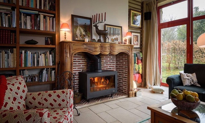 Cerilly Cottage | Charming cottage with game room and home cinema near Tronçais ponds
