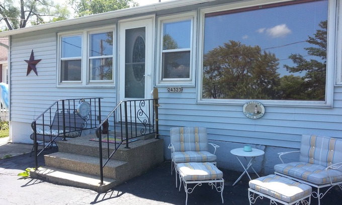 Paddock Lake Cottage | Charming Cottage with Beautiful Lake Views