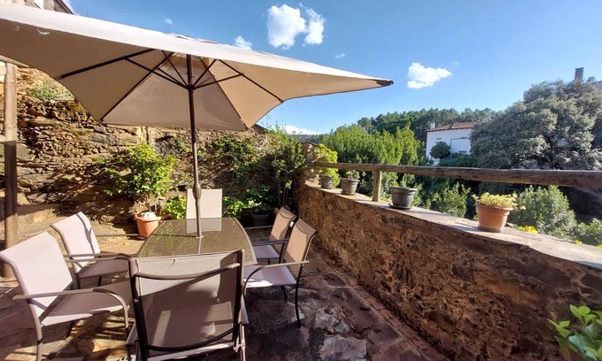 Pinofranqueado House | π‘ Charming cottage with fireplace & patio β natural pool just 500m away! πΆπ±π