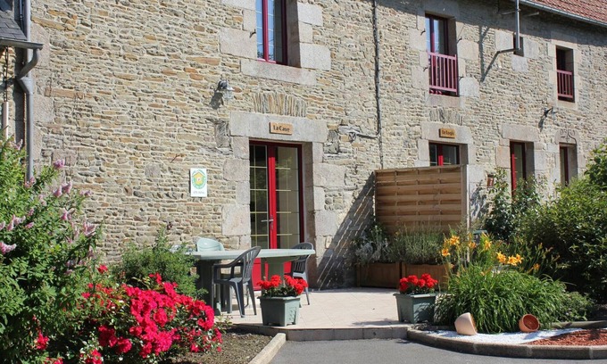 Vessey Cottage | Charming Cottage with Garden, Terrace, and Modern Amenities near Mont Saint-Michel