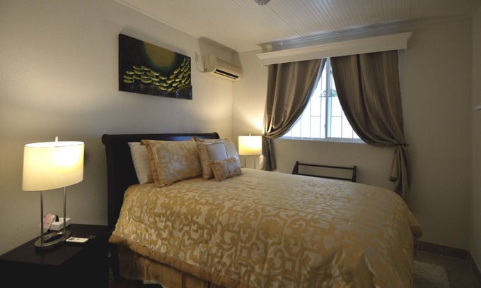 Mullins Cottage | Charming Cottage with Private Pool, elegant Spa and outdoor Kitchenette