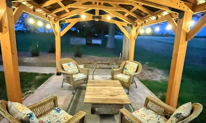 Stokes House | Charming Cottage- Yadkin River, Parks, Wineries and Winston-Salem in East Bend.