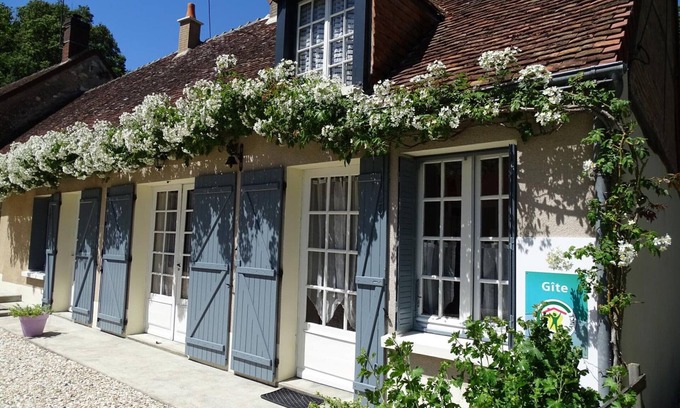 Pouille Cottage | Charming Country Cottage Near Loire Castles, Zoo, and Vineyards with Garden and Terrace
