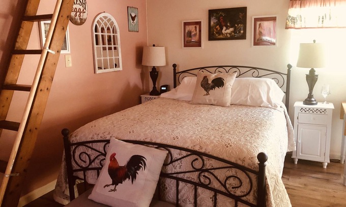 Fortuna House | Charming Country Cottage close to redwoods, Coast, and other Attractions