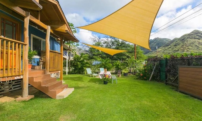 Makaha House | Charming Country Cottage just a few steps from the beach!