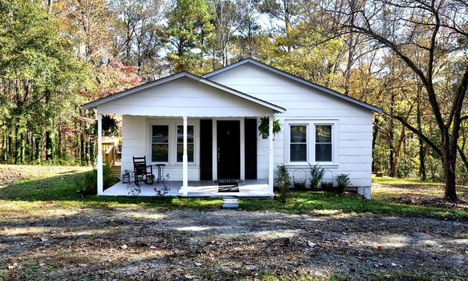 Dallas House | Charming Country Cottage Retreat - Walking distance to Downtown