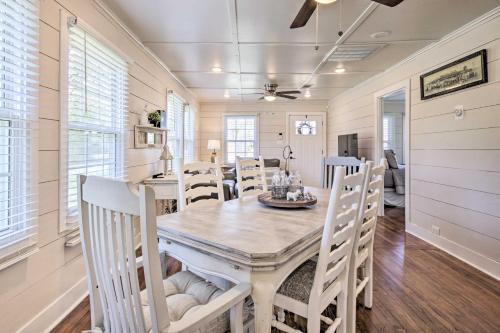 Tomball House | Charming Country Cottage, Walk to Main Street!