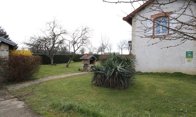 La Roche-Morey Cottage | Charming Country Cottage with Garden in Haute-Saône
