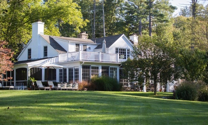 Weston House | Charming Country Getaway on Stillwater Pond